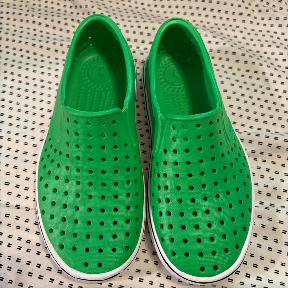 Native shoes size 2